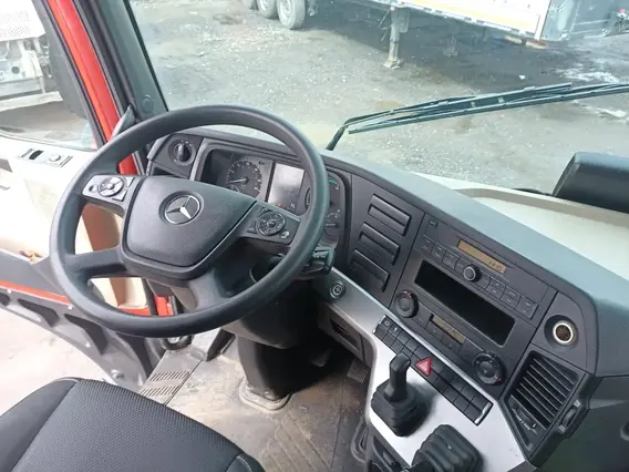 Седельный тягач Mercedes-Benz Actros 2023 года б/у фото 9
