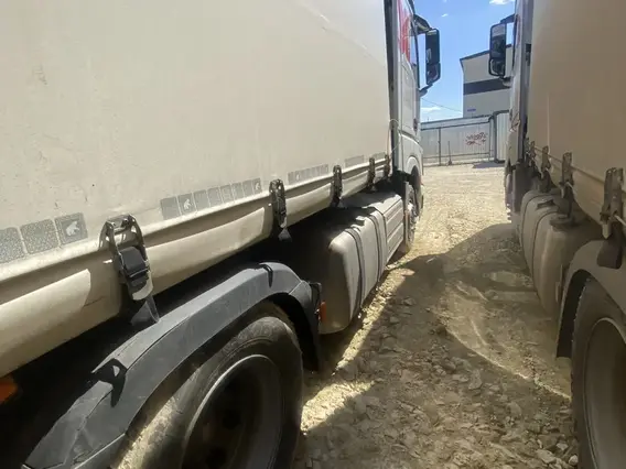 Седельный тягач Mercedes-Benz Actros 2023 года б/у фото 3