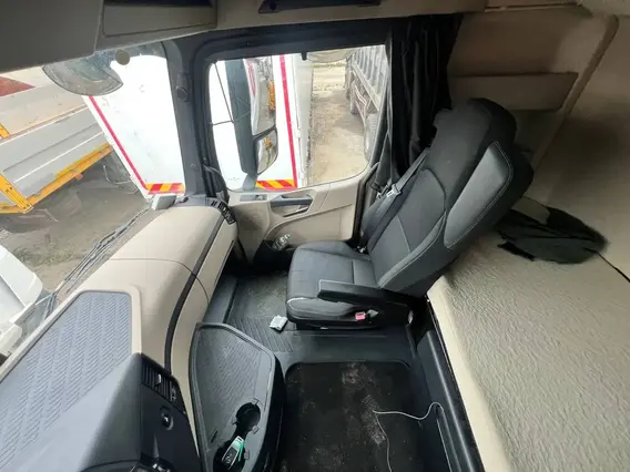 Седельный тягач Mercedes-Benz Actros 2024 года б/у фото 5