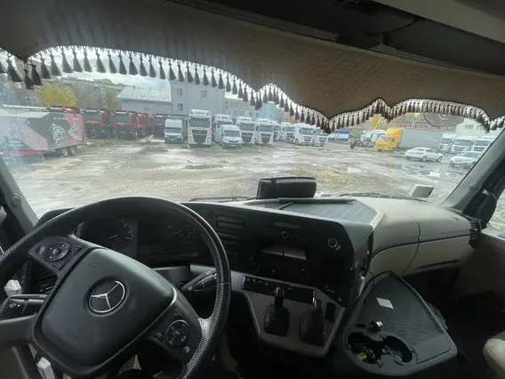 Седельный тягач Mercedes-Benz Actros 2023 года б/у фото 3