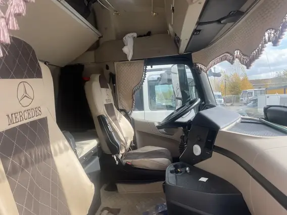 Седельный тягач Mercedes-Benz Actros 2023 года б/у фото 4