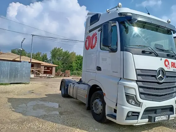 Седельный тягач Mercedes-Benz Actros 2023 года б/у
