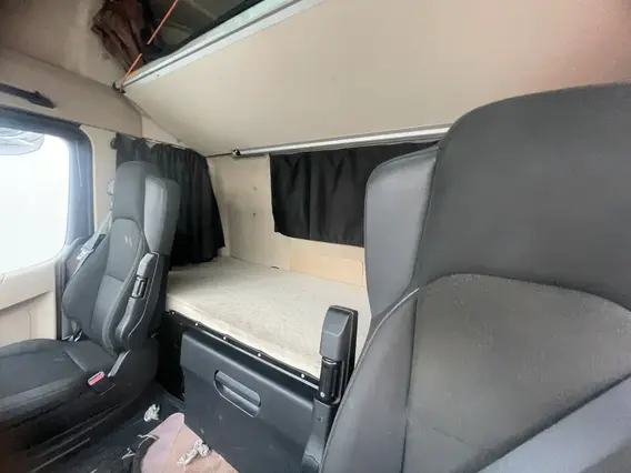 Седельный тягач Mercedes-Benz Actros 2023 года б/у фото 6