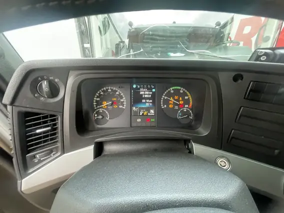 Седельный тягач Mercedes-Benz Actros 2023 года б/у фото 9