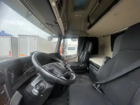 Седельный тягач Mercedes-Benz Actros 2024 года б/у фото 11