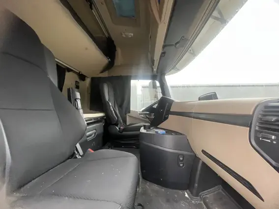 Седельный тягач Mercedes-Benz Actros 2024 года б/у фото 12
