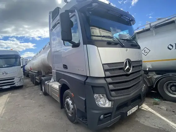 Седельный тягач Mercedes-Benz Actros 2023 года б/у