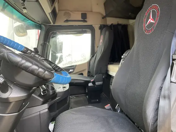 Седельный тягач Mercedes-Benz Actros 2020 года б/у фото 7
