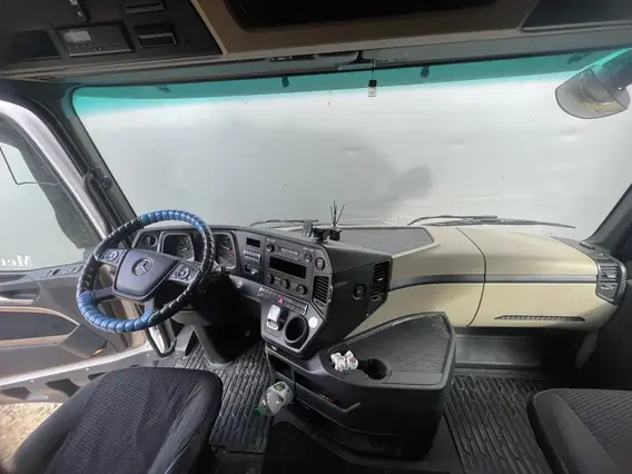 Седельный тягач Mercedes-Benz Actros 2020 года б/у фото 9