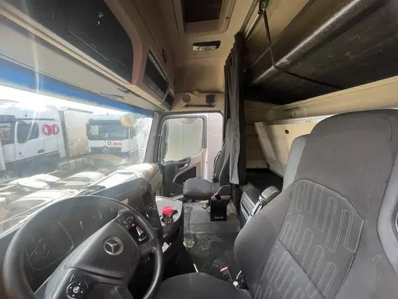 Седельный тягач Mercedes-Benz Actros 2020 года б/у фото 4