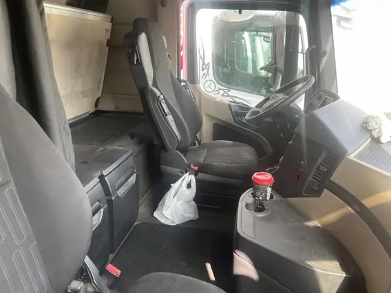 Седельный тягач Mercedes-Benz Actros 2020 года б/у фото 6