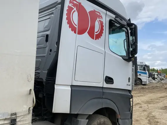 Седельный тягач Mercedes-Benz Actros 2020 года б/у фото 3
