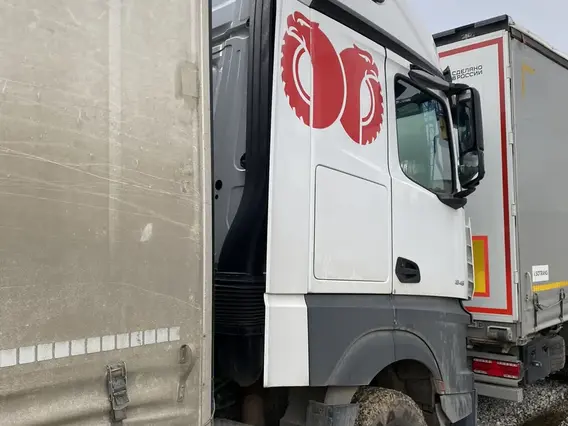 Седельный тягач Mercedes-Benz Actros 2021 года б/у фото 3