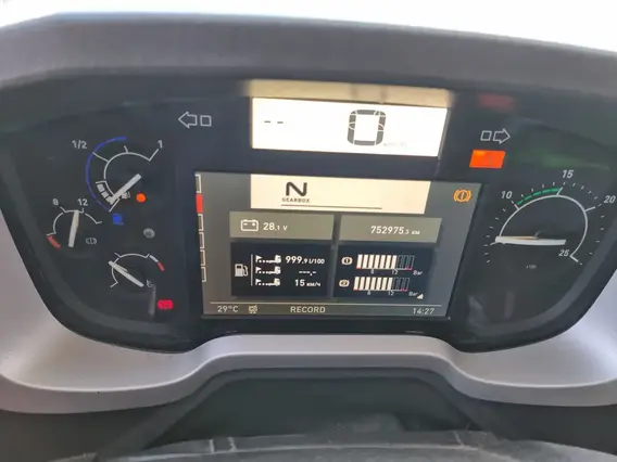 Седельный тягач Renault T 2017 года б/у фото 6