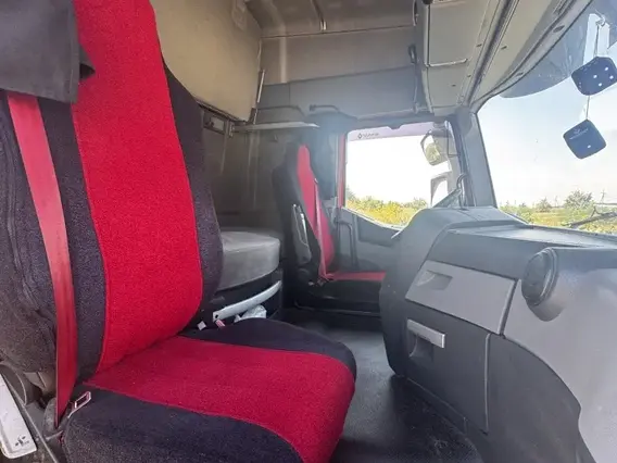 Седельный тягач Renault T 2017 года б/у фото 7