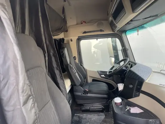 Седельный тягач Mercedes-Benz Actros 2021 года б/у фото 6