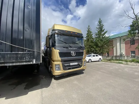 Седельный тягач Shacman SX42584V324 2023 года б/у