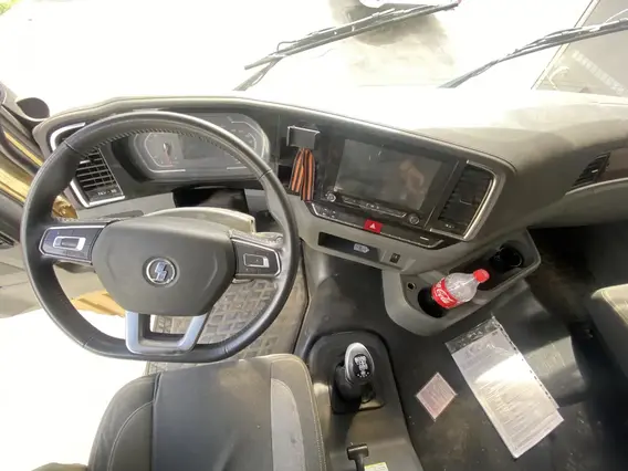 Седельный тягач Shacman SX42584V324 2023 года б/у фото 6