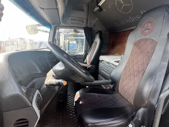 Седельный тягач Mercedes-Benz Actros 2015 года б/у фото 4