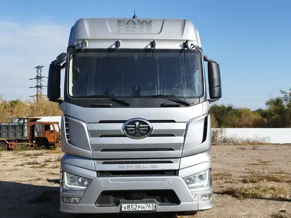Седельный тягач FAW J7 2023 года б/у фото 2