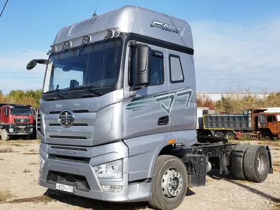 Седельный тягач FAW J7 2023 года б/у фото 3