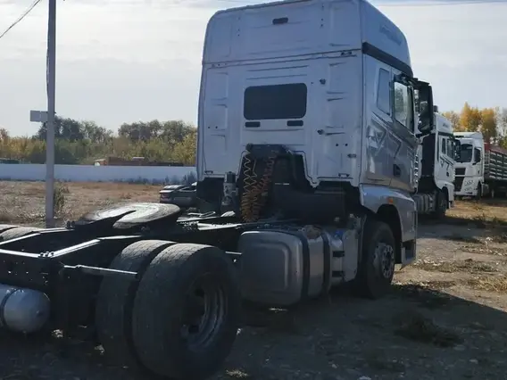 Седельный тягач FAW J7 2023 года б/у фото 6