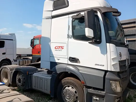 Седельный тягач Mercedes-Benz Actros 2016 года б/у фото 2
