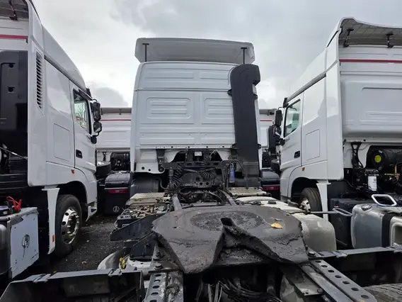 Седельный тягач Mercedes-Benz Actros 2017 года б/у фото 5