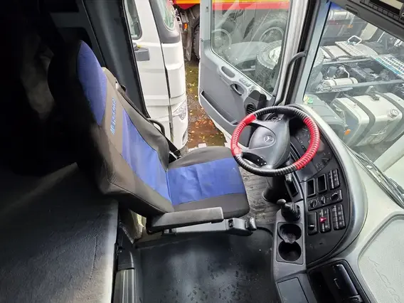 Седельный тягач Mercedes-Benz Actros 2017 года б/у фото 7