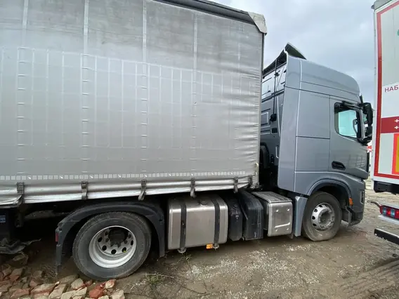 Седельный тягач Shacman SX4188YY381 2023 года б/у фото 4