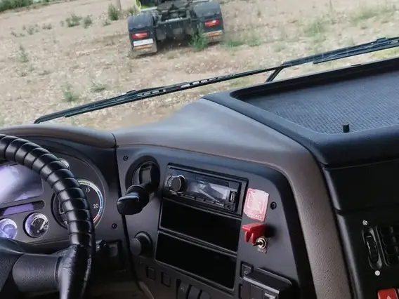 Седельный тягач DAF XF 2017 года б/у фото 9