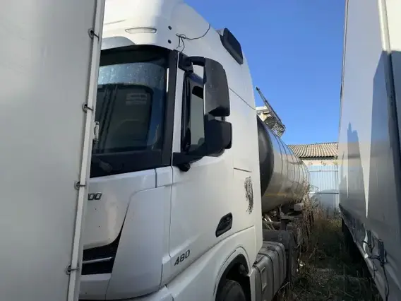 Седельный тягач Shacman SX4188YY381 2023 года б/у