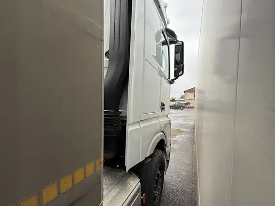 Седельный тягач Mercedes-Benz Actros 2023 года б/у фото 6