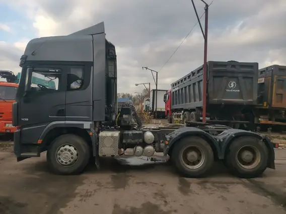 Седельный тягач Shacman SX42584V324 2022 года б/у фото 4