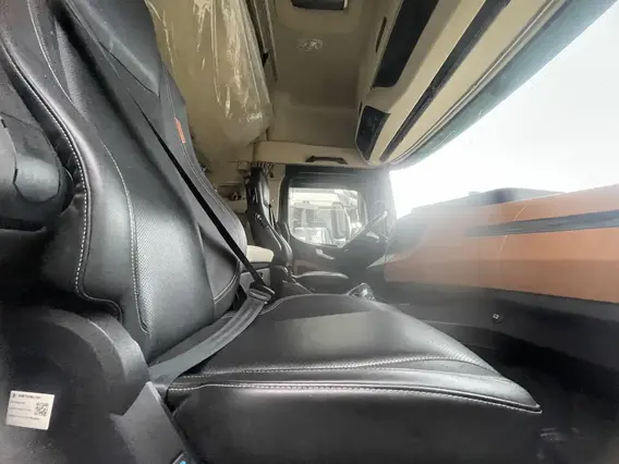 Седельный тягач Shacman SX4188YY381 2023 года б/у фото 8