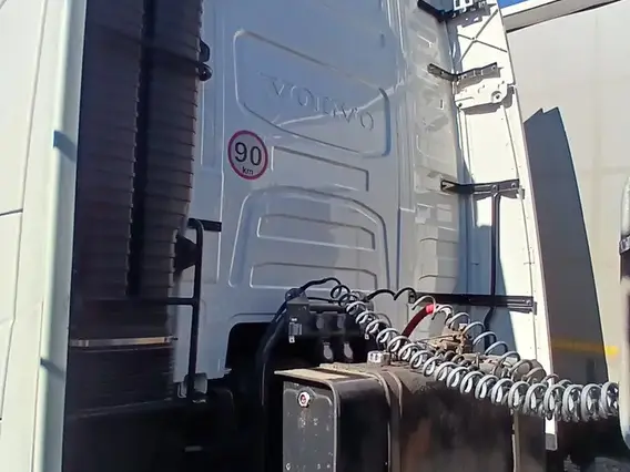 Седельный тягач Volvo FH 2023 года б/у фото 4