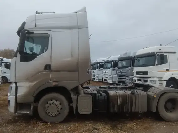 Седельный тягач Chenglong LZ4181H7AB 2023 года б/у фото 4