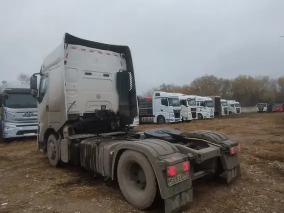Седельный тягач Chenglong LZ4181H7AB 2023 года б/у фото 6