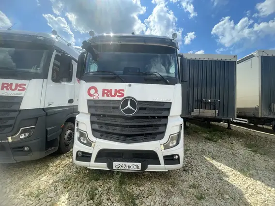 Седельный тягач Mercedes-Benz Actros 2023 года б/у фото 3