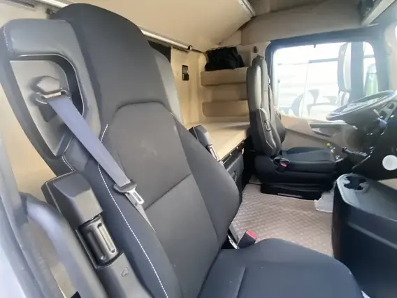 Седельный тягач Mercedes-Benz Actros 2023 года б/у фото 4