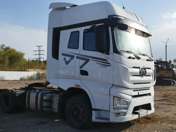 Седельный тягач FAW J7 2023 года б/у