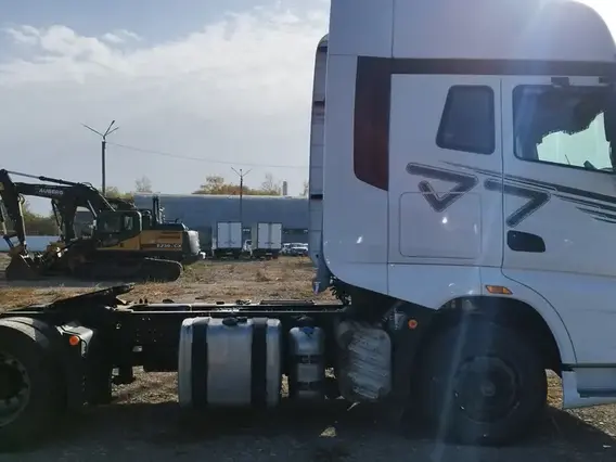 Седельный тягач FAW J7 2023 года б/у фото 4