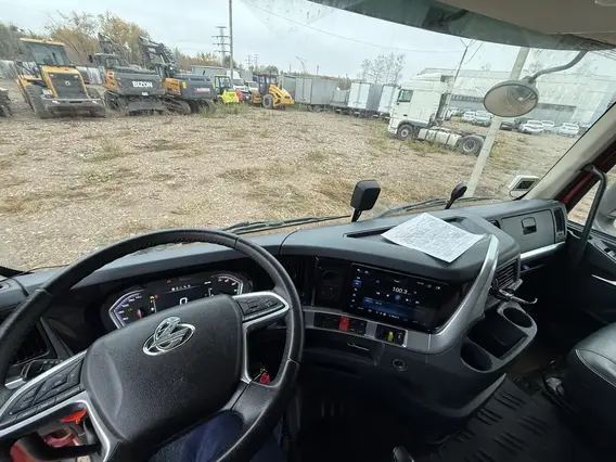Седельный тягач Chenglong LZ4181H7AB 2023 года б/у фото 8