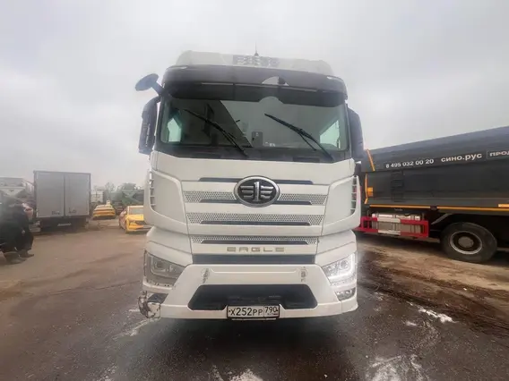 Седельный тягач FAW J7 2023 года б/у фото 2