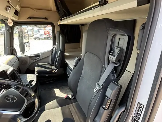Седельный тягач Mercedes-Benz Actros 2023 года б/у фото 12