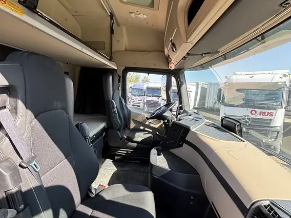 Седельный тягач Mercedes-Benz Actros 2023 года б/у фото 14