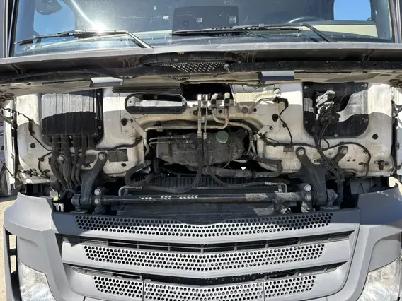 Седельный тягач Mercedes-Benz Actros 2023 года б/у фото 16