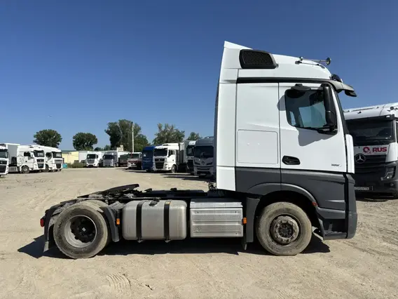 Седельный тягач Mercedes-Benz Actros 2023 года б/у фото 5