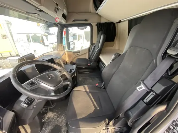 Седельный тягач Mercedes-Benz Actros 2023 года б/у фото 7
