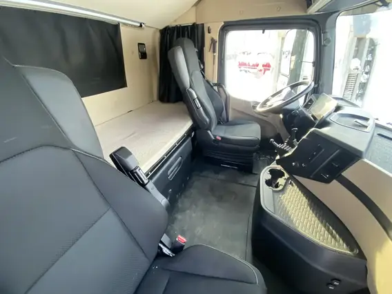 Седельный тягач Mercedes-Benz Actros 2023 года б/у фото 8